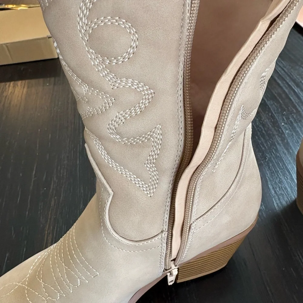 Women’s Cream Western Embroidered Cowboy Boots - Picture 3 of 5